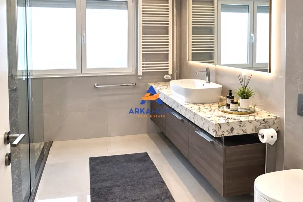 Shtepi ne shitje Apartament ne Tirane, 2+1, Mobilimi E mobiluar, Pagesa 310,000  Euro.