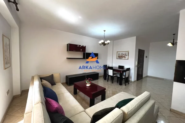 Shtepi ne shitje Apartament ne Tirane, 2+1, Mobilimi E mobiluar, Pagesa 245,000  Euro.