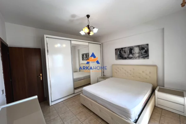Shtepi ne shitje Apartament ne Tirane, 2+1, Mobilimi E mobiluar, Pagesa 245,000  Euro.