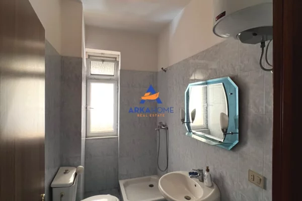 Shtepi ne shitje Apartament ne Tirane, 2+1, Mobilimi E mobiluar, Pagesa 245,000  Euro.