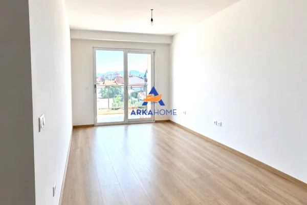 JEPET APARTAMENT ME QERA 1+1+BALLKON "FARMACIA 10, RRUGA E DIBRES" 60.000 LEKE