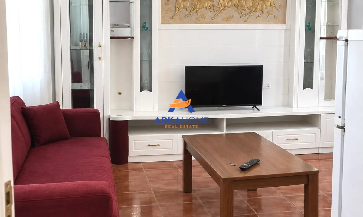 Shtepi me qera Apartament ne Tirane, 1+1, Mobilimi E mobiluar, Pagesa 492  Euro.