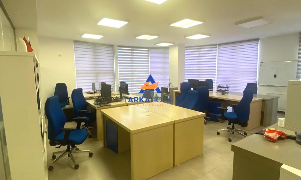 JEPET ZYRE ME QERA 110 M2 "KOMUNA E PARISIT" 1500 EURO