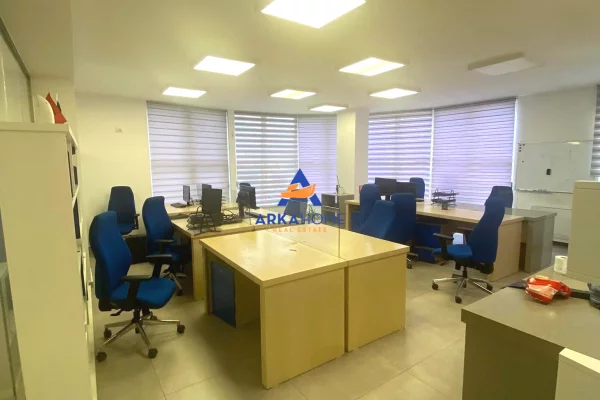 Ambient biznesi me qera 3+1 ne Tirane - 1,500 Euro