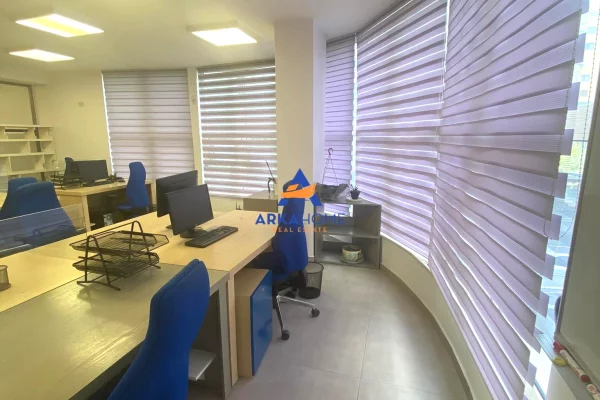 JEPET ZYRE ME QERA 110 M2 "KOMUNA E PARISIT" 1500 EURO