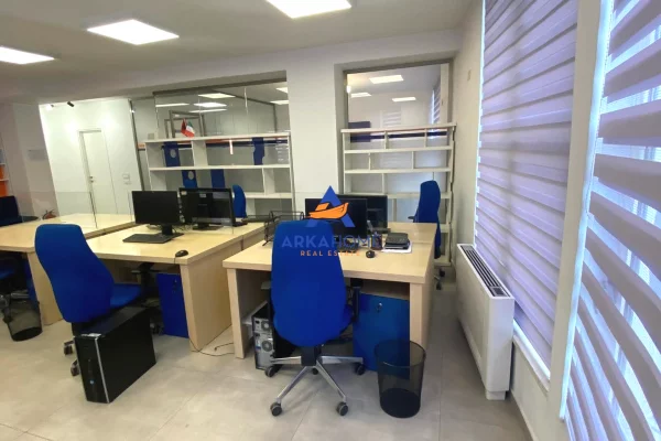 JEPET ZYRE ME QERA 110 M2 "KOMUNA E PARISIT" 1500 EURO