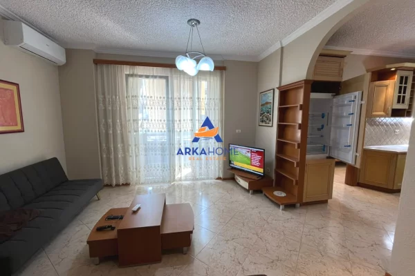 JEPET AMBJENT ME QERA 92 M2 "RRUGA E KOSOVAREVE" 85000 LEKE