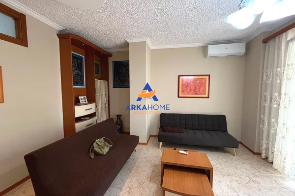 JEPET AMBJENT ME QERA 92 M2 "RRUGA E KOSOVAREVE" 85000 LEKE