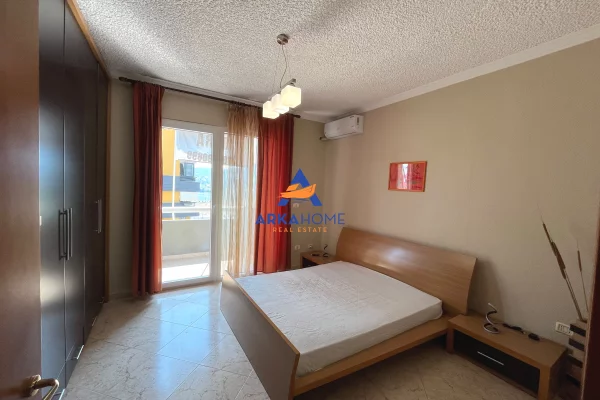 JEPET AMBJENT ME QERA 92 M2 "RRUGA E KOSOVAREVE" 85000 LEKE