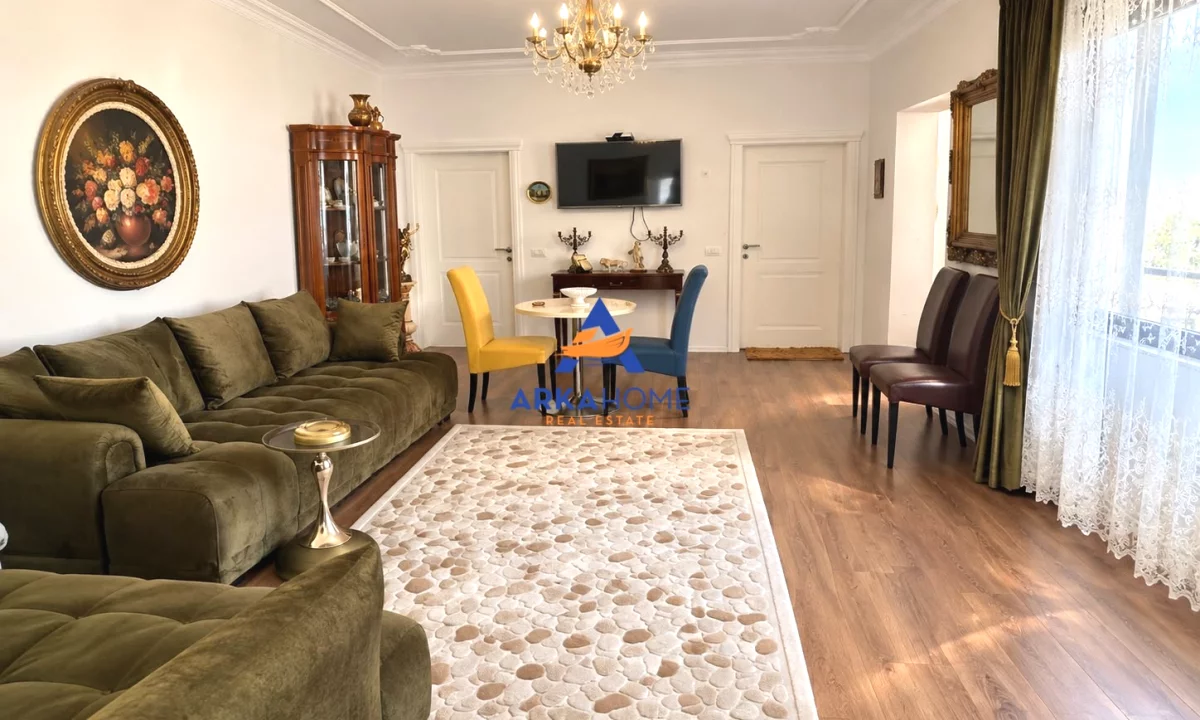 Shtepi ne shitje Vila Luksoze ne Tirane, 2+1, Mobilimi E mobiluar, Pagesa 270,000  Euro.