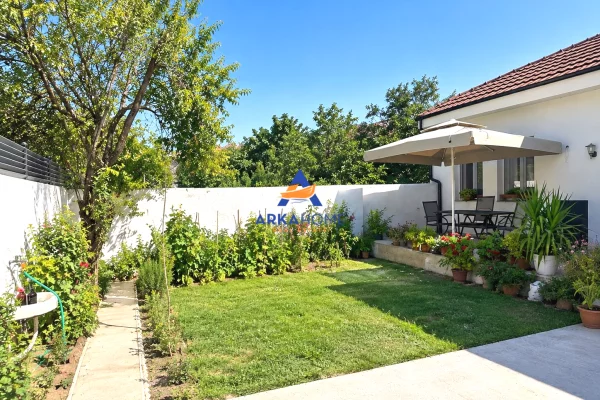 Shtepi ne shitje Vila Luksoze ne Tirane, 2+1, Mobilimi E mobiluar, Pagesa 270,000  Euro.