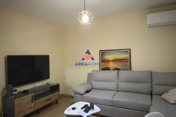 Shtepi me qera Apartament ne Tirane, 1+1, Mobilimi E mobiluar, Pagesa 547  Euro.