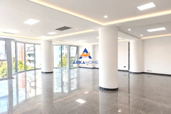 Ambient biznesi me qera 3+1 ne Tirane - 5,683 Euro