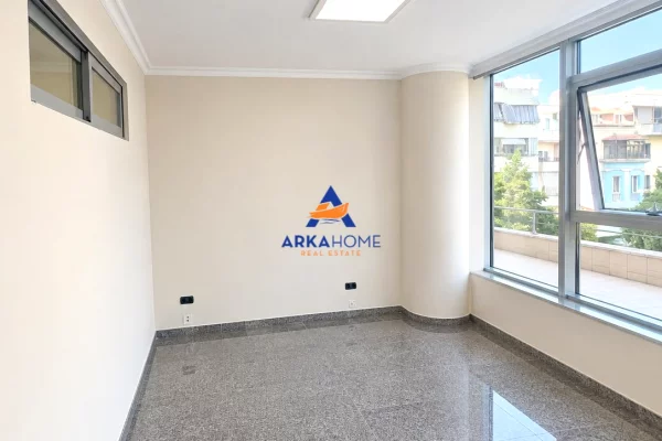 JEPET AMBIENT ZYRASH ME QERA 350 M2 + 50 M VERANDE " BLLOK " 520.000 LEKE