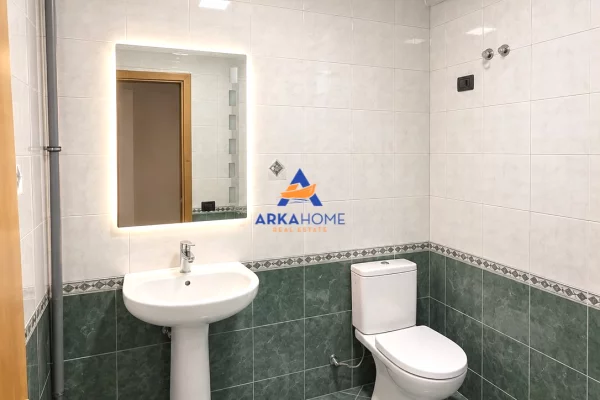 JEPET AMBIENT ZYRASH ME QERA 350 M2 + 50 M VERANDE " BLLOK " 520.000 LEKE