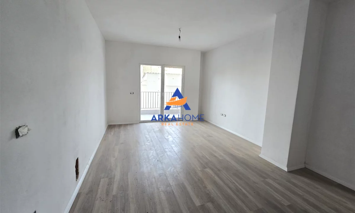 Shtepi ne shitje Apartament ne Tirane, 1+1, Mobilimi Bosh, pa mobiluar, Pagesa 132,000  Euro.