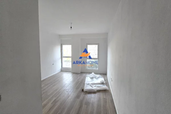 Shtepi ne shitje Apartament ne Tirane, 1+1, Mobilimi Bosh, pa mobiluar, Pagesa 132,000  Euro.