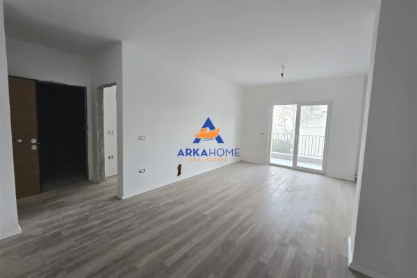 Shtepi ne shitje Apartament ne Tirane, 1+1, Mobilimi Bosh, pa mobiluar, Pagesa 132,000  Euro.