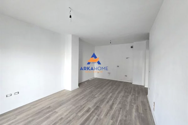 Shtepi ne shitje Apartament ne Tirane, 1+1, Mobilimi Bosh, pa mobiluar, Pagesa 132,000  Euro.