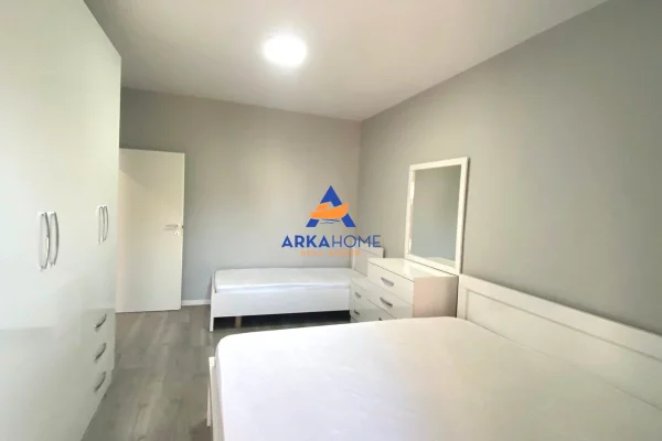 Shtepi ne shitje Apartament ne Tirane, 2+1, Mobilimi E mobiluar, Pagesa 250,000  Euro.