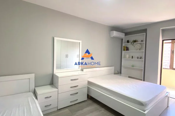 Shtepi ne shitje Apartament ne Tirane, 2+1, Mobilimi E mobiluar, Pagesa 250,000  Euro.