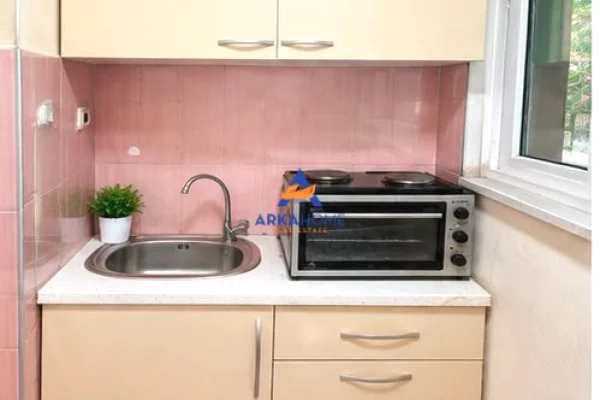 Shtepi me qera Apartament ne Tirane, 1+1, Mobilimi E mobiluar, Pagesa 546  Euro.