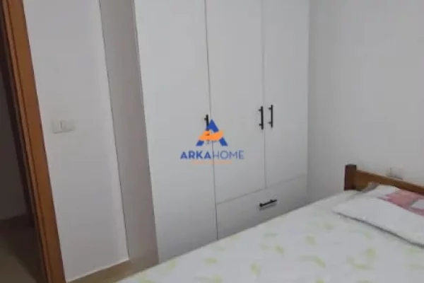 Shtepi me qera Apartament ne Tirane, 3+1, Mobilimi E mobiluar, Pagesa 750  Euro.