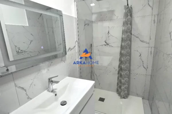 Shtepi me qera Apartament ne Tirane, 3+1, Mobilimi E mobiluar, Pagesa 750  Euro.
