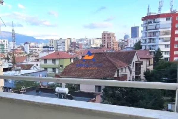 Shtepi me qera Apartament ne Tirane, 3+1, Mobilimi E mobiluar, Pagesa 750  Euro.