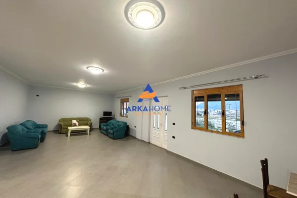 Shtepi me qera Shtepi Private ne Tirane, 6+1, Mobilimi E mobiluar, Pagesa 2,732  Euro.