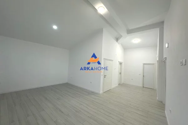 Shtepi me qera Shtepi Private ne Tirane, 6+1, Mobilimi E mobiluar, Pagesa 2,732  Euro.