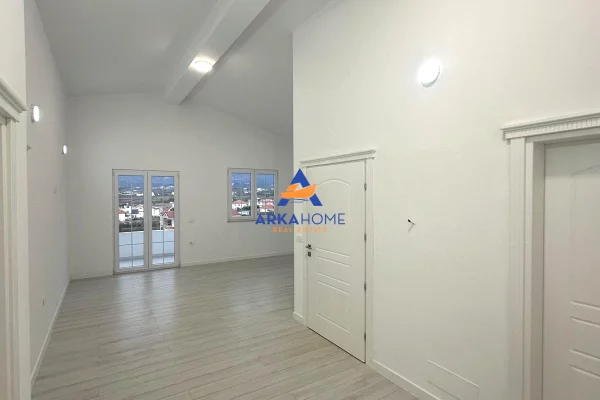 Shtepi me qera Shtepi Private ne Tirane, 6+1, Mobilimi E mobiluar, Pagesa 2,732  Euro.