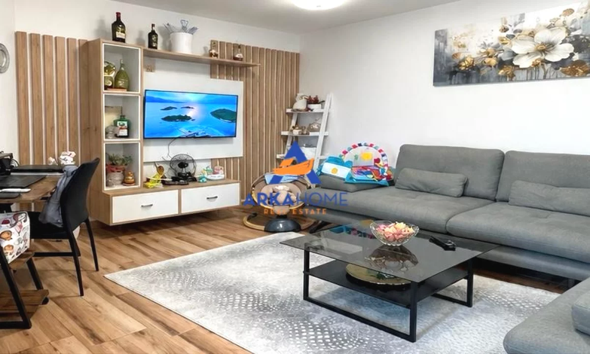 Shtepi ne shitje Apartament ne Tirane, 1+1, Mobilimi E mobiluar, Pagesa 184,699  Euro.