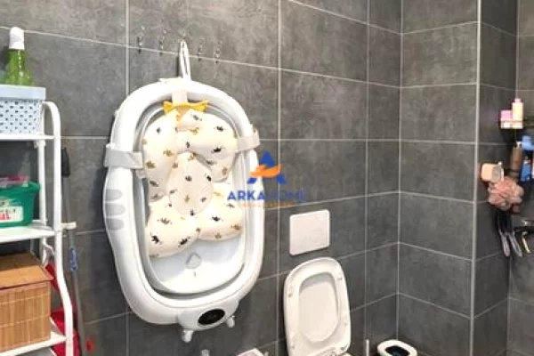 Shtepi ne shitje Apartament ne Tirane, 1+1, Mobilimi E mobiluar, Pagesa 184,699  Euro.