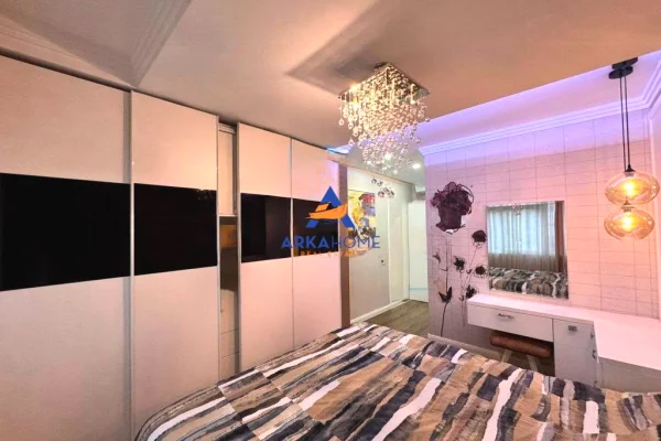 Shtepi ne shitje Apartament ne Tirane, 2+1, Mobilimi E mobiluar, Pagesa 360,000  Euro.