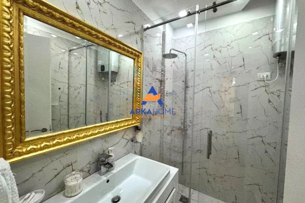 Shtepi ne shitje Apartament ne Tirane, 2+1, Mobilimi E mobiluar, Pagesa 360,000  Euro.