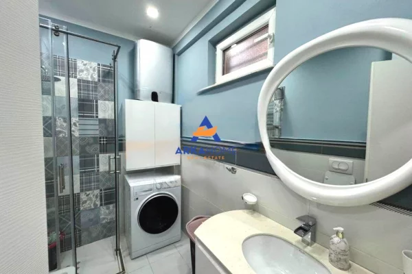 Shtepi ne shitje Apartament ne Tirane, 2+1, Mobilimi E mobiluar, Pagesa 360,000  Euro.