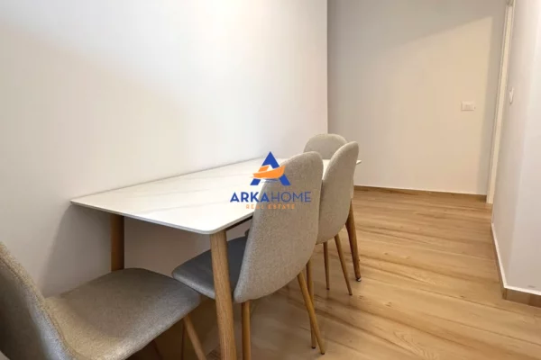 Shtepi me qera Apartament ne Tirane, 1+1, Mobilimi E mobiluar, Pagesa 547  Euro.