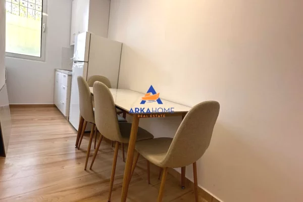 Shtepi me qera Apartament ne Tirane, 1+1, Mobilimi E mobiluar, Pagesa 547  Euro.
