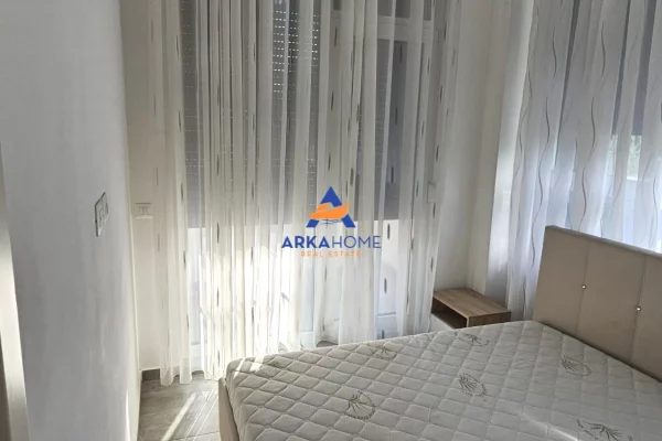 Shtepi ne shitje Apartament ne Tirane, 2+1, Mobilimi E mobiluar, Pagesa 180,000  Euro.