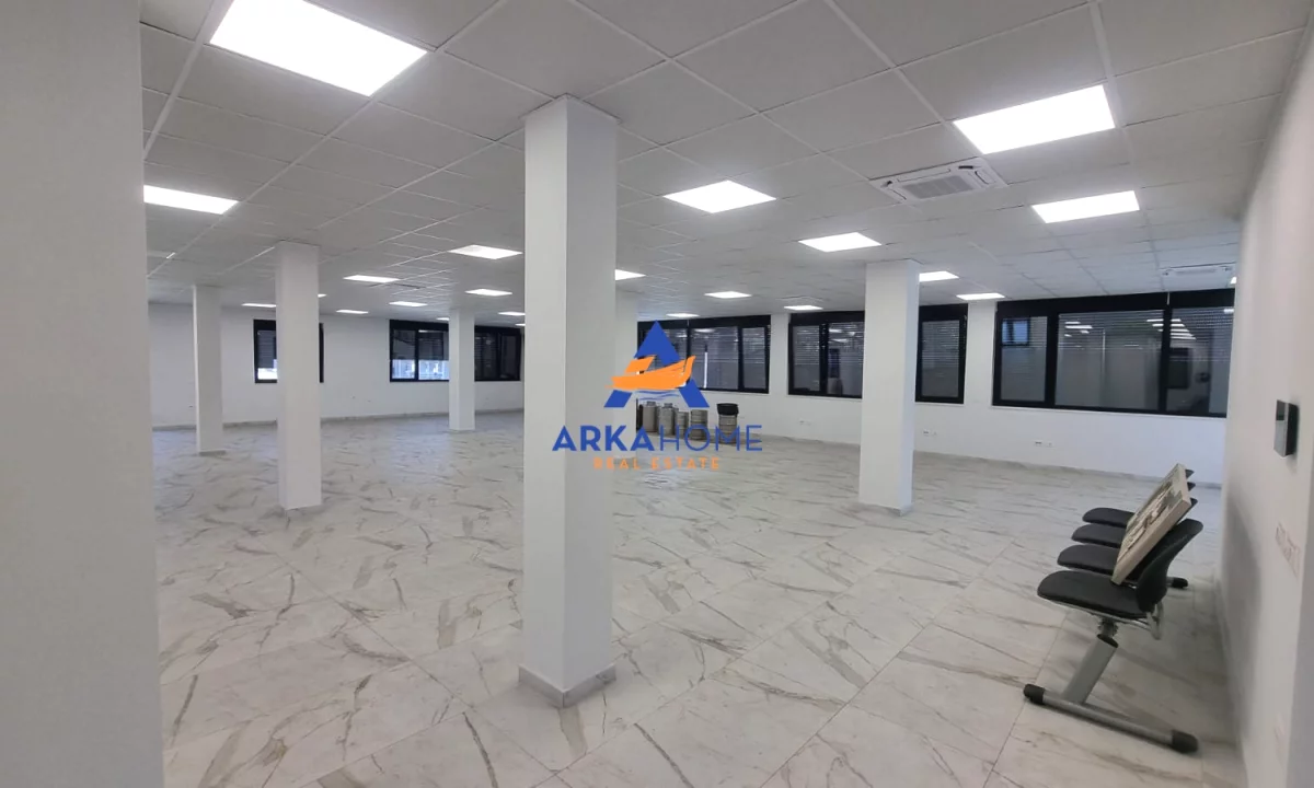 JEPET ZYRE ME QERA 300 M2 "AFER ME TEG" 3000 EURO