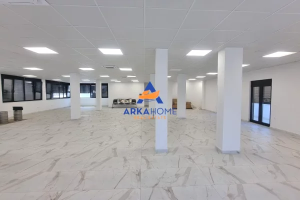 JEPET ZYRE ME QERA 300 M2 "AFER ME TEG" 3000 EURO