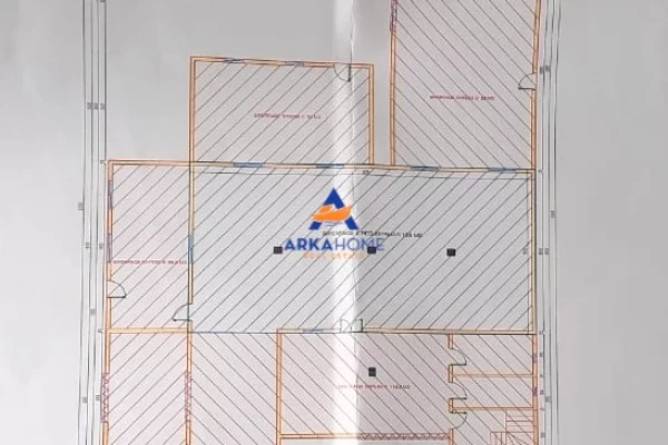 JEPET ZYRE ME QERA 300 M2 "AFER ME TEG" 3000 EURO