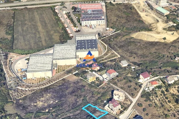 Truall ose Toke ne Tirane - 100,000 Euro