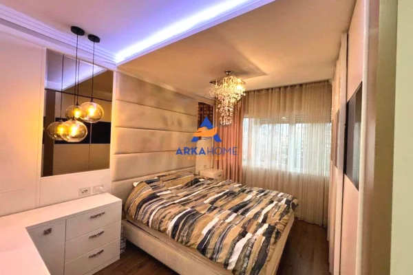 Shtepi ne shitje Apartament ne Tirane, 2+1, Mobilimi E mobiluar, Pagesa 360,000  Euro.