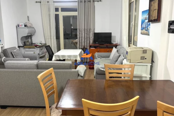 Shtepi ne shitje Apartament ne Tirane, 2+1, Mobilimi E mobiluar, Pagesa 141,137  Euro.