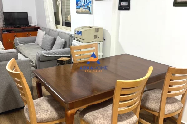 Shtepi ne shitje Apartament ne Tirane, 2+1, Mobilimi E mobiluar, Pagesa 141,137  Euro.