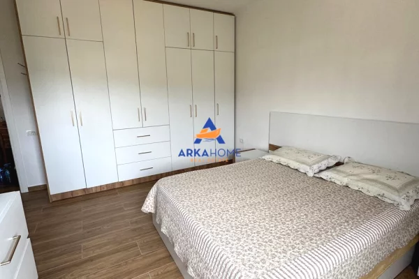 Shtepi ne shitje Apartament ne Tirane, 2+1, Mobilimi E mobiluar, Pagesa 141,137  Euro.