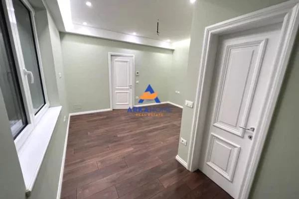 Shtepi ne shitje Vila Luksoze ne Tirane, 7+1, Mobilimi Pjeserisht e mobiluar, Pagesa 1,800,000  Euro.