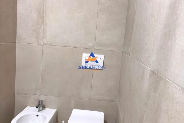 Shtepi me qera Apartament ne Tirane, 1+1, Mobilimi E mobiluar, Pagesa 765  Euro.